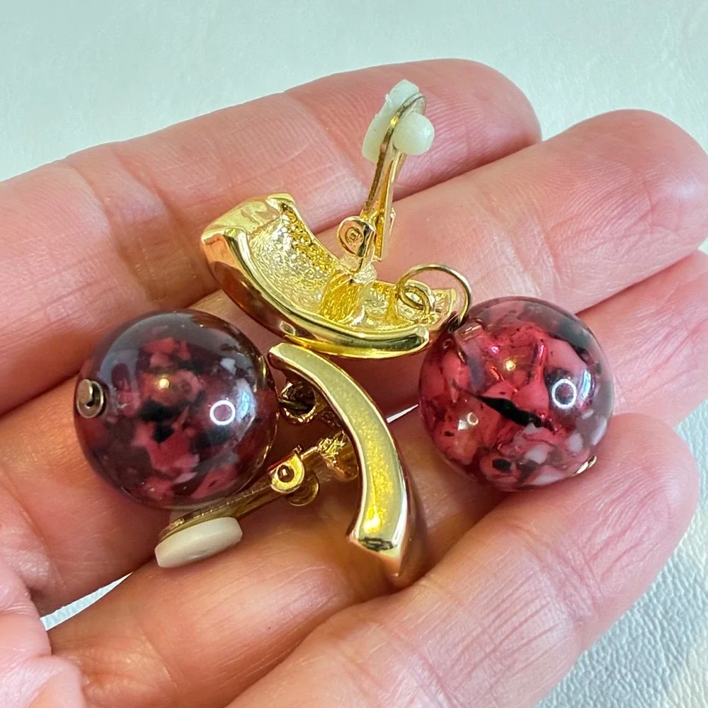 Vintage Gold Tone Clip‎ On Earrings Marble Red Confetti Lucite Bead Geometric